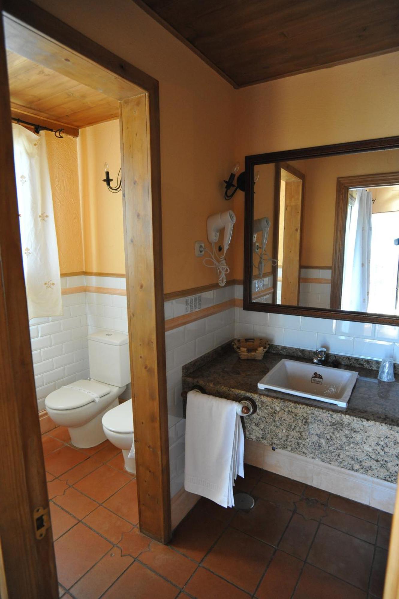 Hotel Rural Hosteria Fontivieja Losar De La Vera Exteriör bild